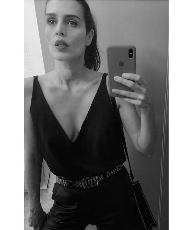 Camiseta Slight Preta Cassia