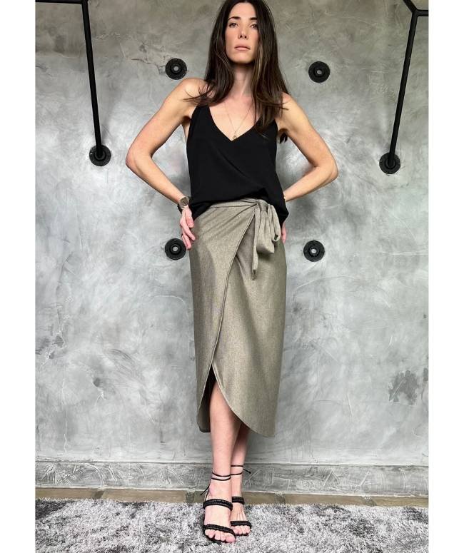 Saia Lili Fendi + Camiseta Thin